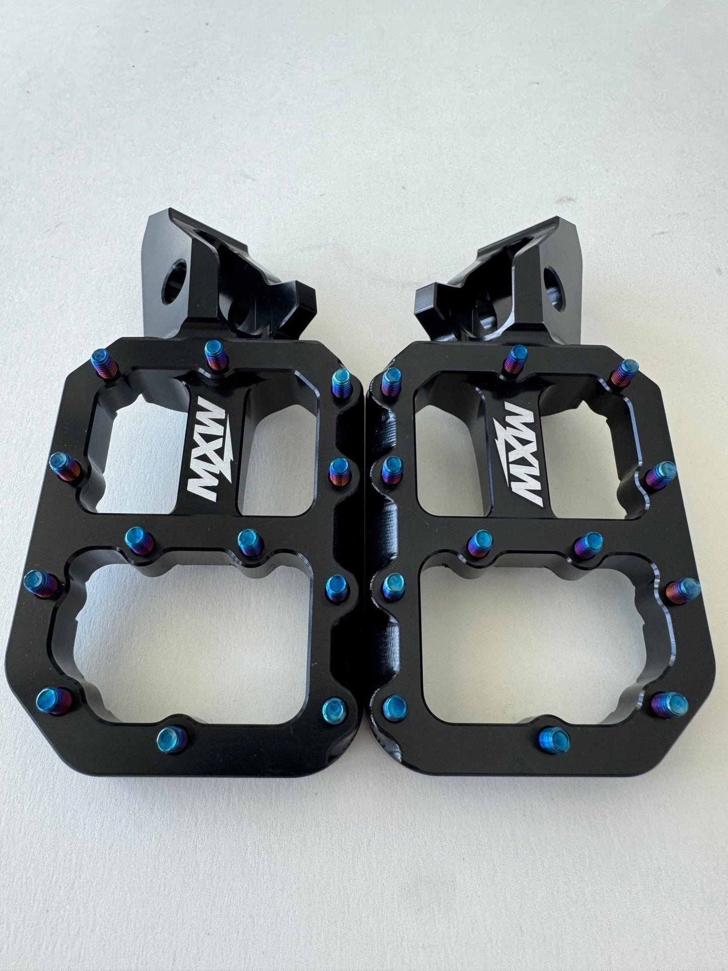 Black Wide Pegs