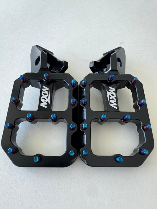 Black Wide Pegs