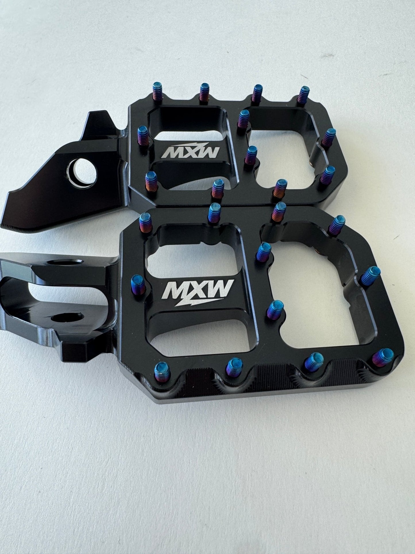 Black Wide Pegs
