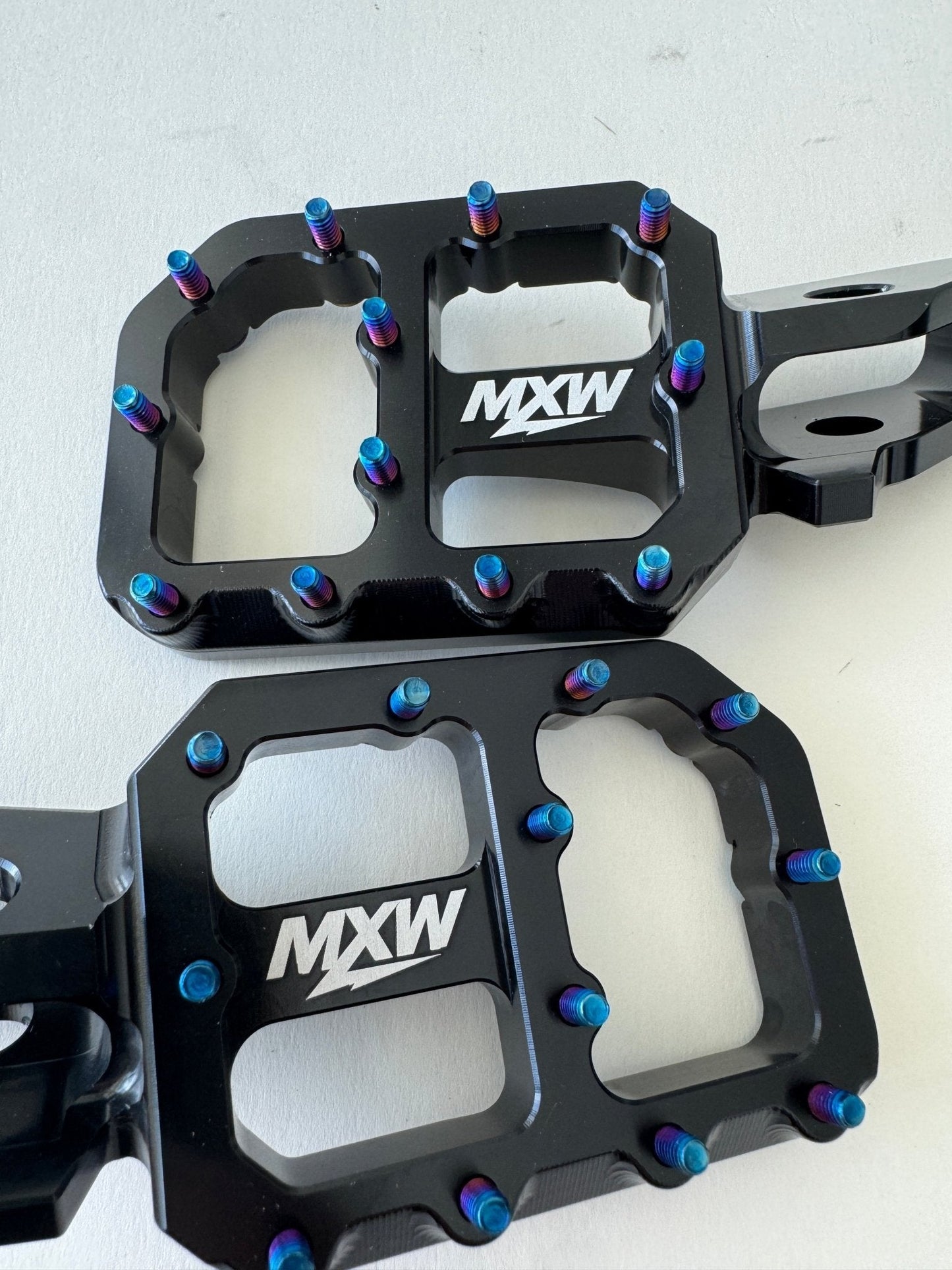 Black Wide Pegs