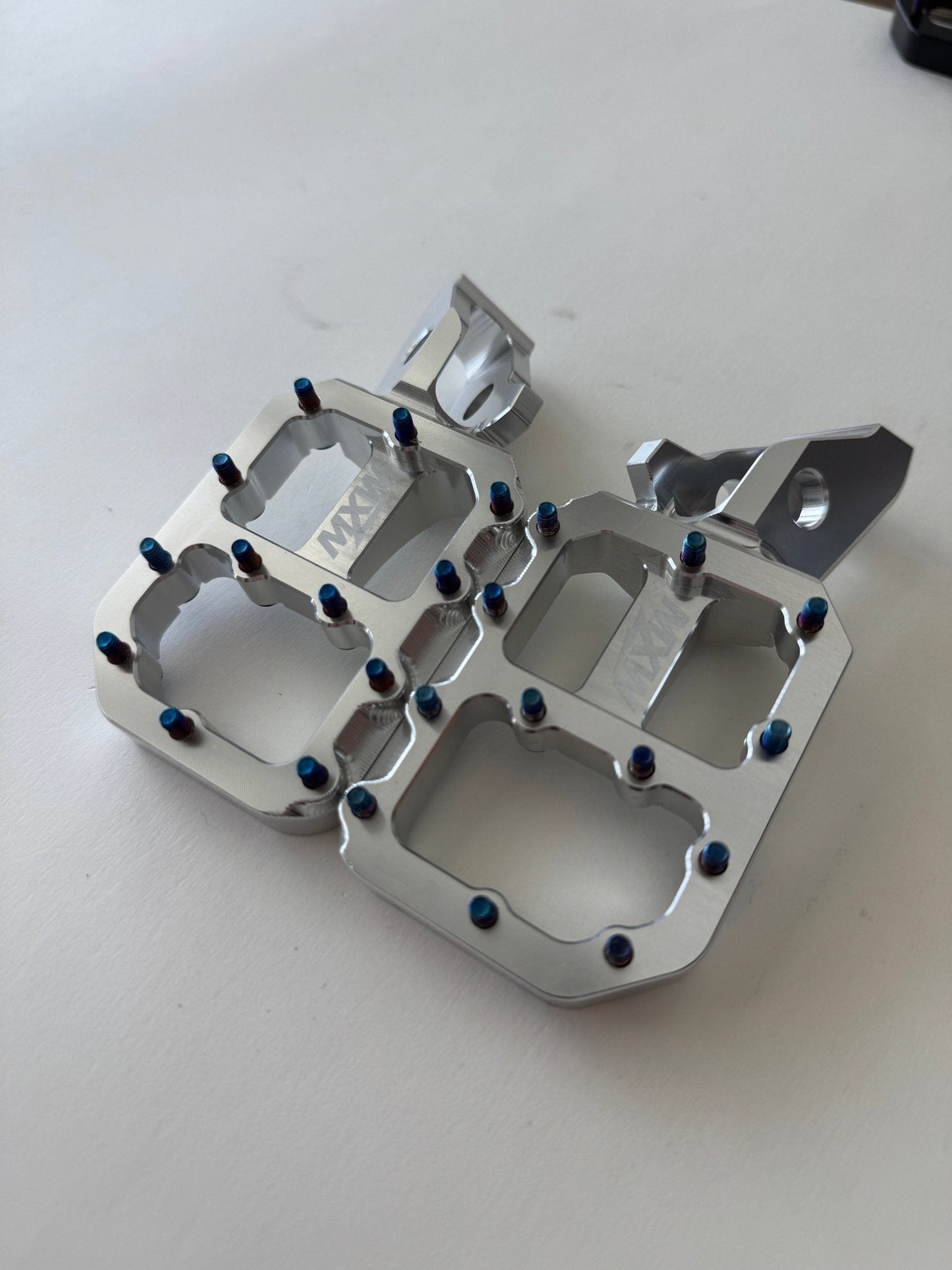 Chrome Wide Pegs